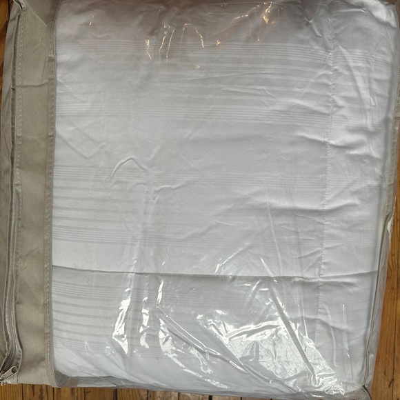 NEW! TOMMY BAHAMA Home Ultra Luxe Comforter Down Alternative King White - Picture 5 of 5